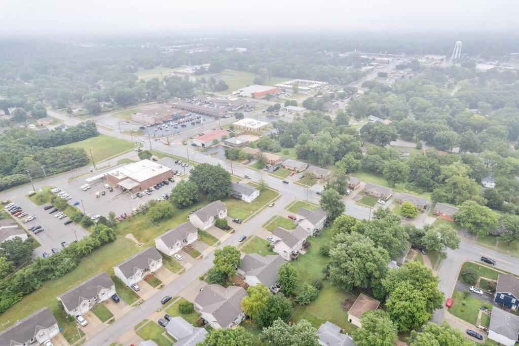Beautiful Townhome, 11 Minutes To Downtown, Kcmo. Kansas City Luaran gambar