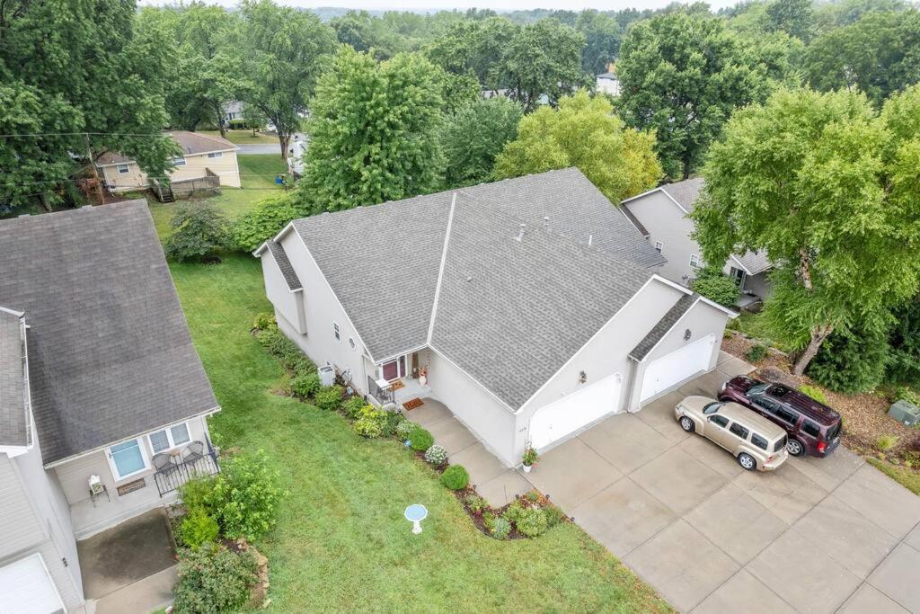 Beautiful Townhome, 11 Minutes To Downtown, Kcmo. Kansas City Luaran gambar