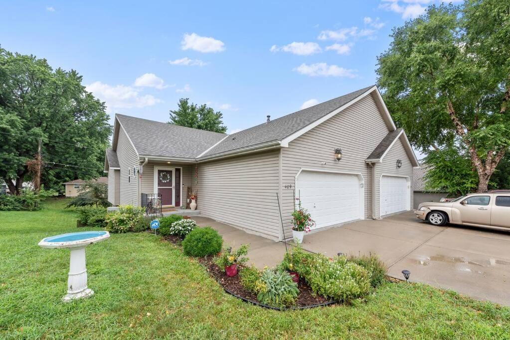 Beautiful Townhome, 11 Minutes To Downtown, Kcmo. Kansas City Luaran gambar