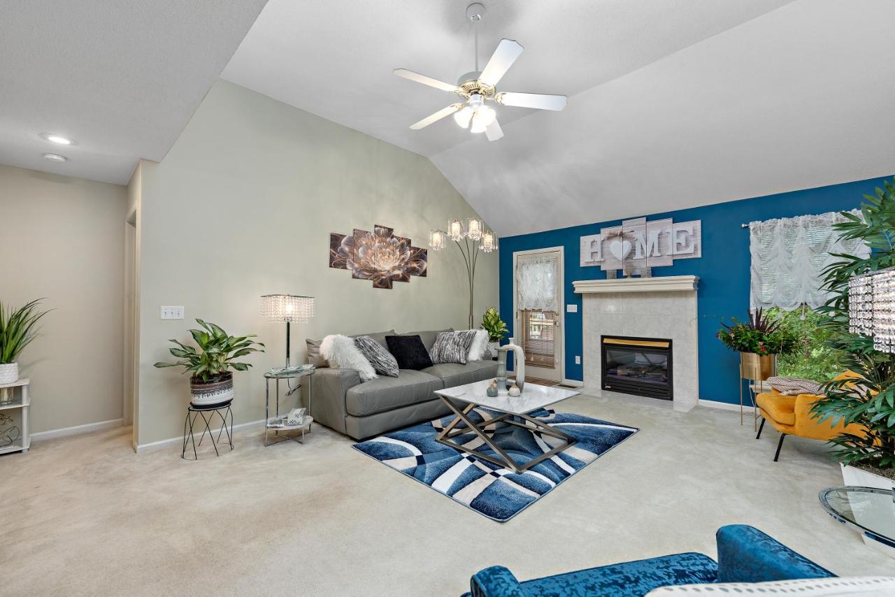 Beautiful Townhome, 11 Minutes To Downtown, Kcmo. Kansas City Luaran gambar