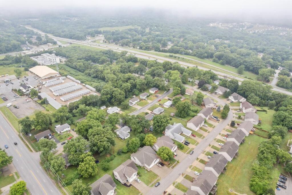 Beautiful Townhome, 11 Minutes To Downtown, Kcmo. Kansas City Luaran gambar