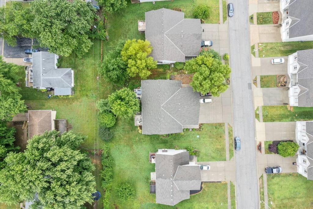 Beautiful Townhome, 11 Minutes To Downtown, Kcmo. Kansas City Luaran gambar