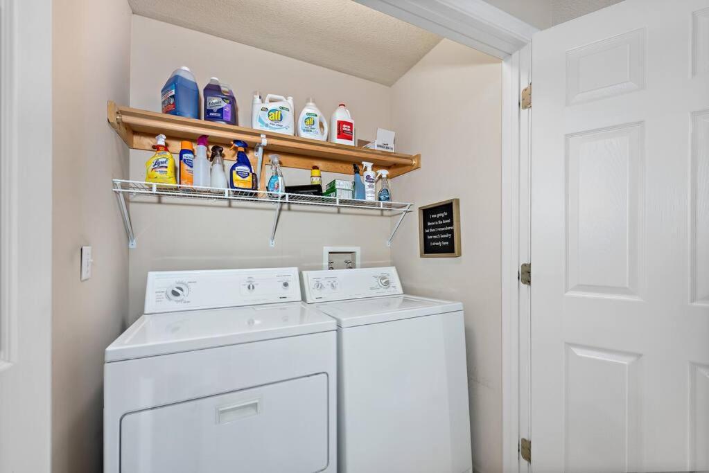 Beautiful Townhome, 11 Minutes To Downtown, Kcmo. Kansas City Luaran gambar