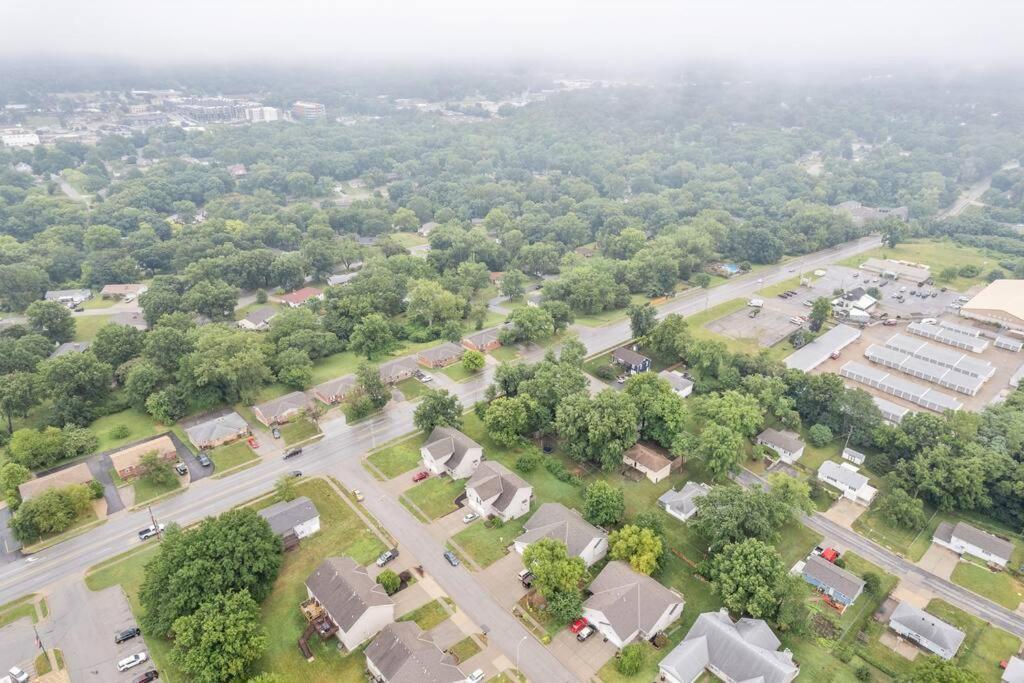Beautiful Townhome, 11 Minutes To Downtown, Kcmo. Kansas City Luaran gambar