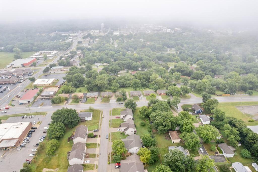 Beautiful Townhome, 11 Minutes To Downtown, Kcmo. Kansas City Luaran gambar