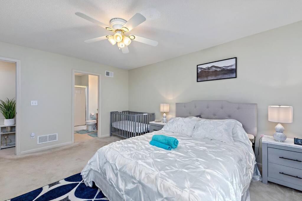 Beautiful Townhome, 11 Minutes To Downtown, Kcmo. Kansas City Luaran gambar