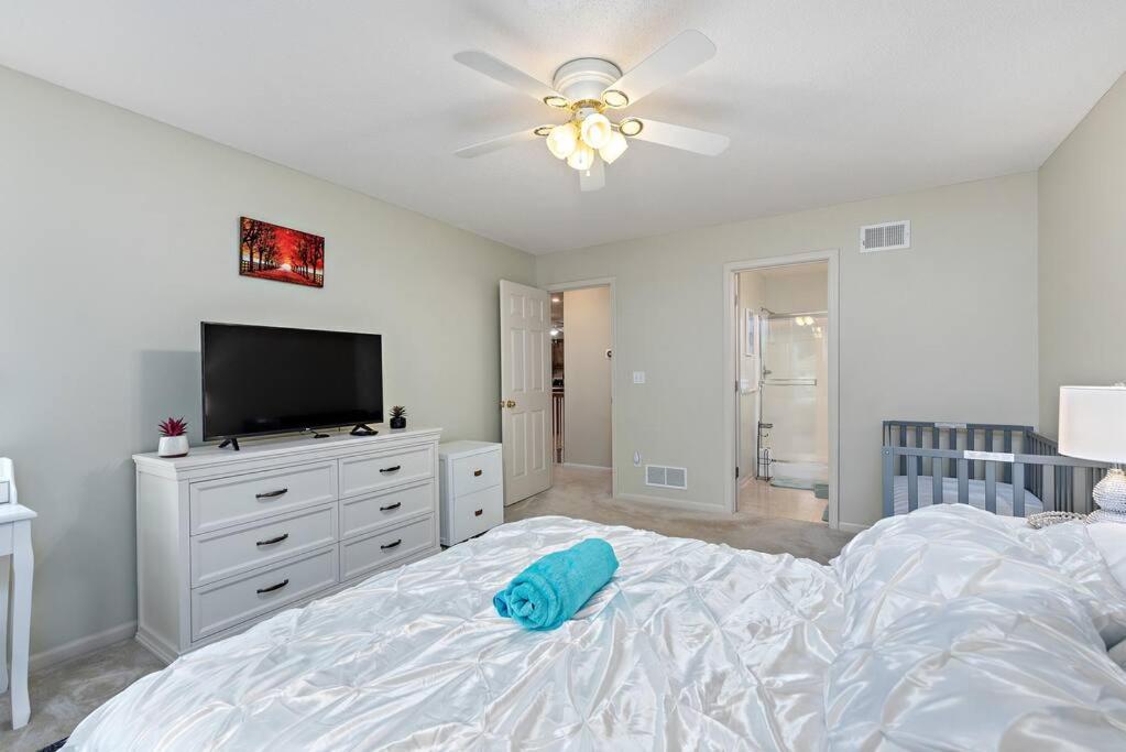 Beautiful Townhome, 11 Minutes To Downtown, Kcmo. Kansas City Luaran gambar