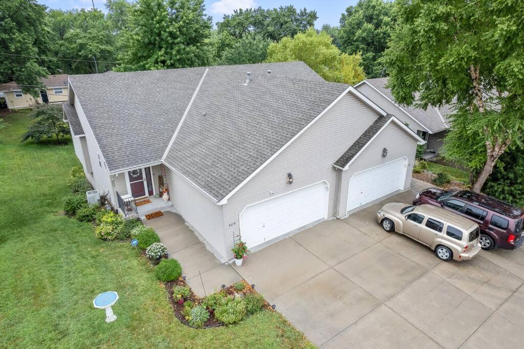 Beautiful Townhome, 11 Minutes To Downtown, Kcmo. Kansas City Luaran gambar