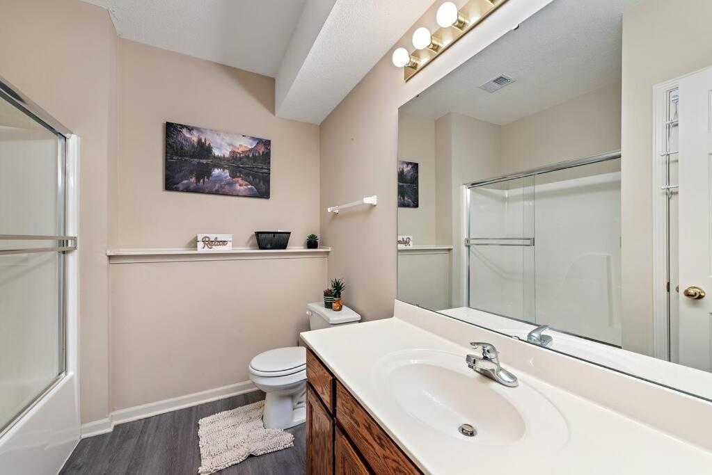 Beautiful Townhome, 11 Minutes To Downtown, Kcmo. Kansas City Luaran gambar