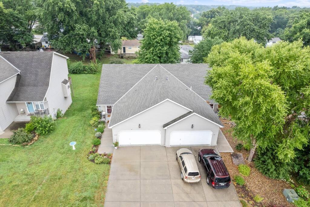 Beautiful Townhome, 11 Minutes To Downtown, Kcmo. Kansas City Luaran gambar