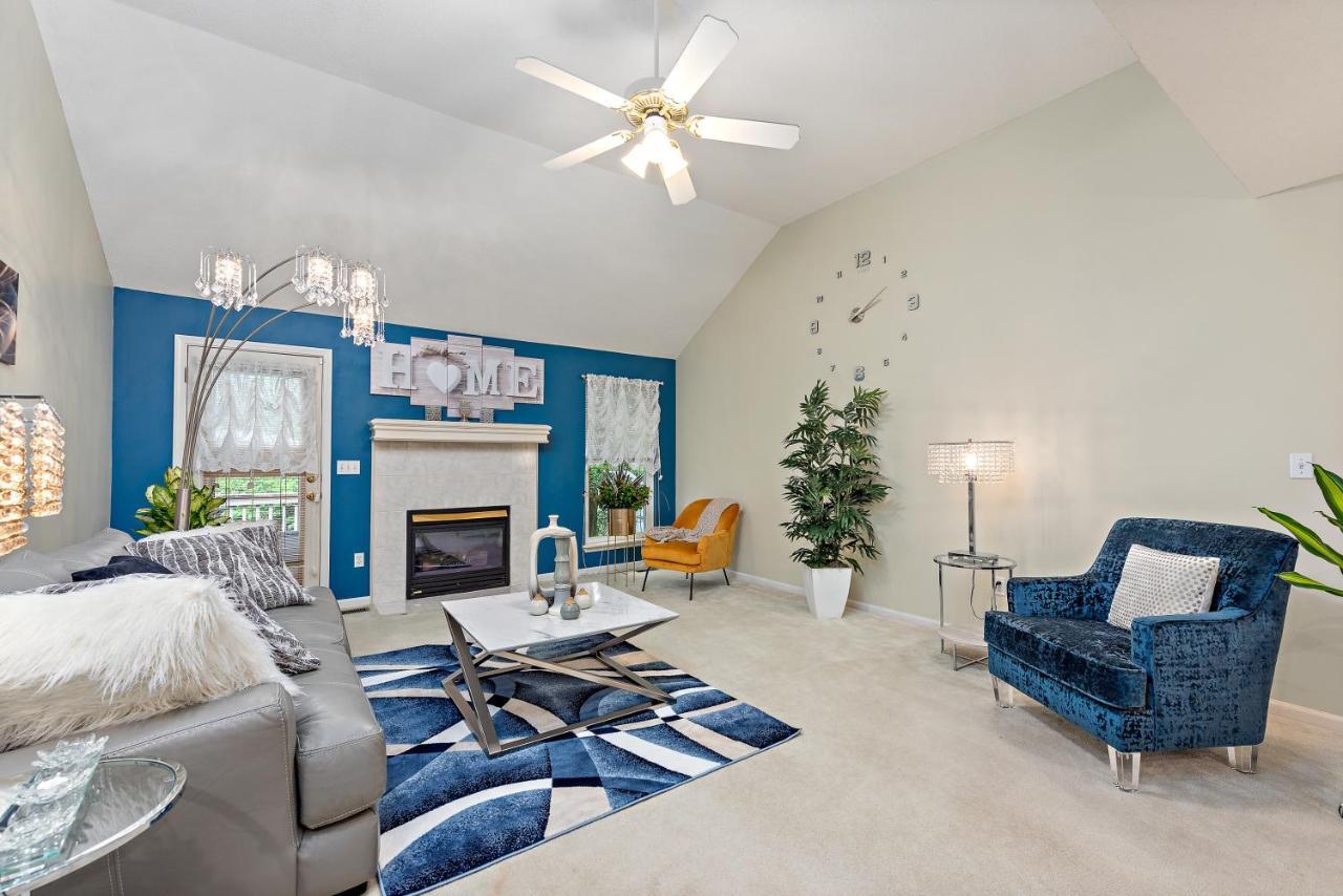 Beautiful Townhome, 11 Minutes To Downtown, Kcmo. Kansas City Luaran gambar